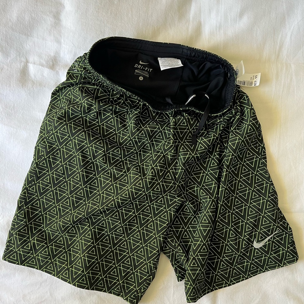 Nike Men's Black and Green Patterned Athletic Shorts